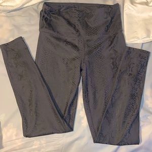 Mono B size small leggings